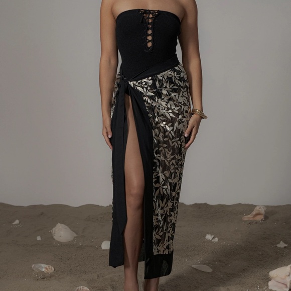 JLUXLABEL-NWT-SMALL-BLACK SEABOUND BODYSUIT BRAND NEW NEVER WORN - Picture 4 of 5